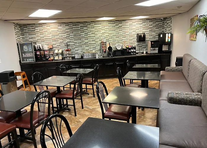 Greenlight Inn & Suites St James