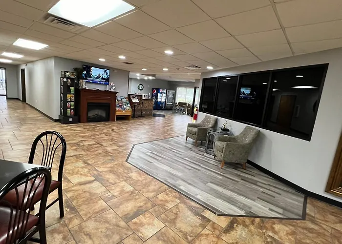 Greenlight Inn & Suites St James