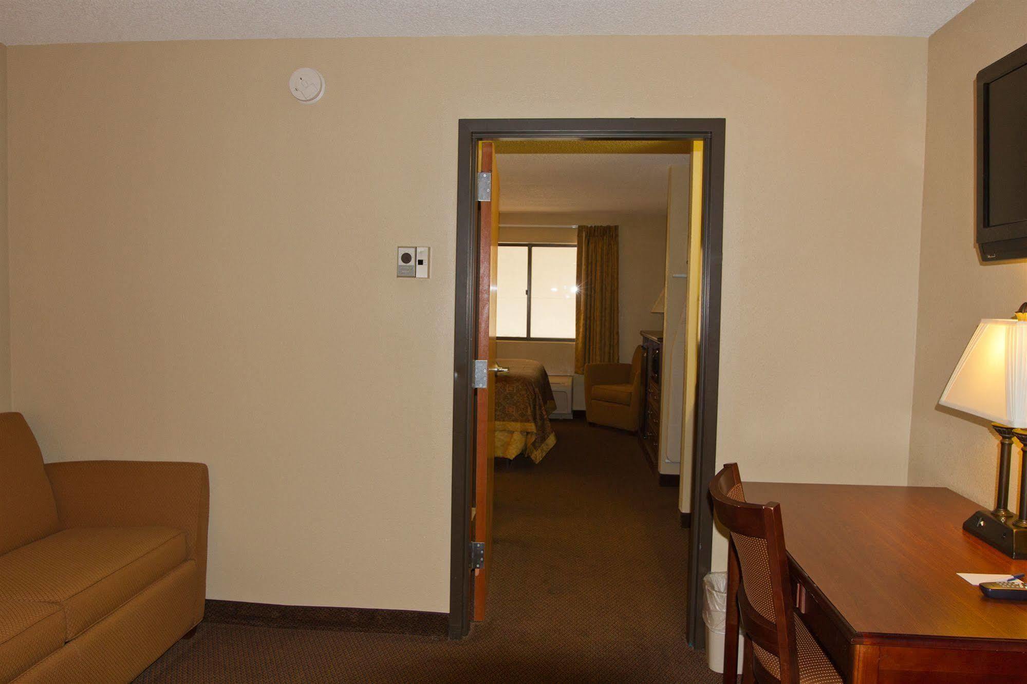Hotel Greenlight & St 2*